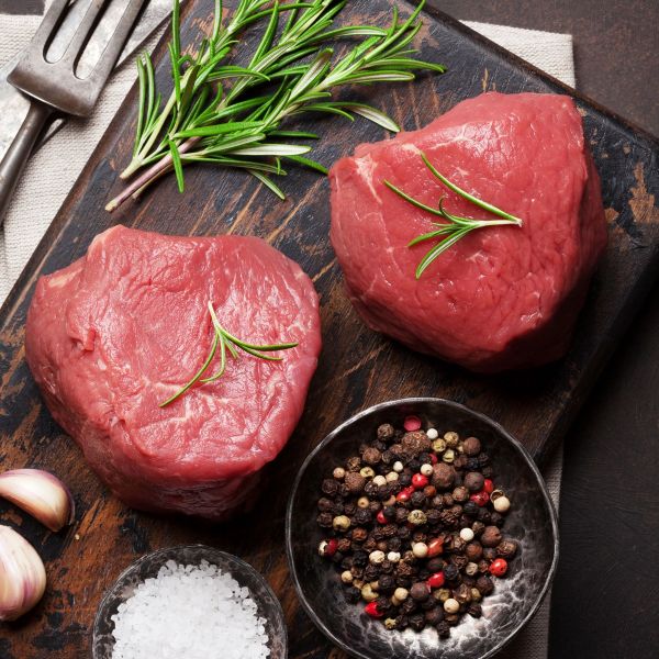 Δεν συμβιβαζόμαστε με τίποτα λιγότερο από το καλύτερο. Επιλέγουμε τα πιο εκλεκτά κομμάτια, με προσοχή στη λεπτομέρεια και φροντίδα στη συντήρηση, για να φτάσει στο τραπέζι σας ένα προϊόν ανώτερης ποιότητας. Γιατί η διαφορά φαίνεται… στη γεύση.